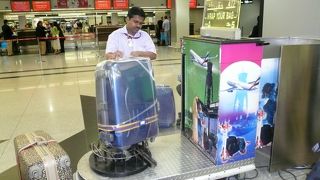 空港免税店、とても大きいけれど．．．