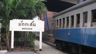 鉄道でパタヤへ。