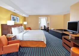 フェアフィールド イン & スイーツ バイ マリオット ロンバード 写真