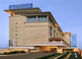 マジェスティック コート サロヴァール ポルティコ ナビ ムンバイ 写真