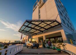 シンテサ ペニンシュラ ホテル パレンバン 写真