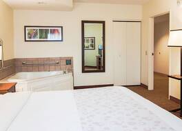 La Quinta Inn & Suites by Wyndham Bannockburn-Deerfield 写真