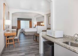 ラマダ バイ ウィンダム ベーカーズフィールド ノース 写真