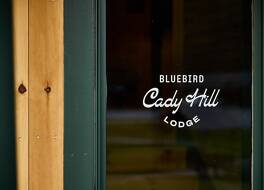 ブルーバード ケイディヒル ロッジ 写真