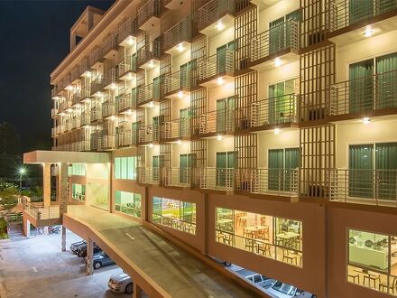 プラチュワップ グランド ホテル 写真