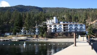 Lake Okanagan Resort, 1 bedroom condo, lake front, steps to beach.