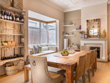 Antrim Villa by Antrim Collection 写真