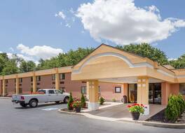 スーパー 8 バイ ウィンダム ローガンズポート