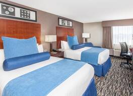 ウィンダム ガーデン エルク グローブ ビレッジ オヘア 写真