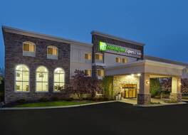 ホリデイ イン エクスプレス & スイーツ シカゴ-リバティービル by IHG 写真