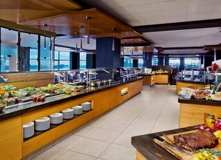 シェラトン オン ザ フォールズ ホテルの宿泊予約 料金比較 フォートラベル Sheraton On The Falls Hotel ナイアガラ フォールズ