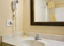 デイズ イン バイ ウィンダム マディソンビル 写真