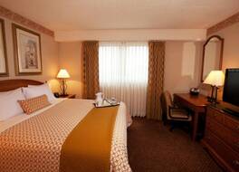 エンバシー スイーツ バイ ヒルトン シカゴ シャウムバーグ ウッドフィールド 写真