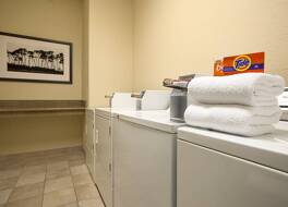 カントリー イン & スイーツ バイ ラディソン ノックスビル アット シダー ブラフ テネシー 写真