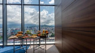 ル メリディアン バトゥーミ