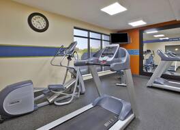 ハンプトン イン バイ ヒルトン コマース ノバイ 写真