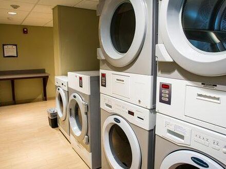 ステイブリッジ スイーツ レキシントン バイ IHG 写真