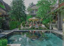 ロカサリ リトリート 写真