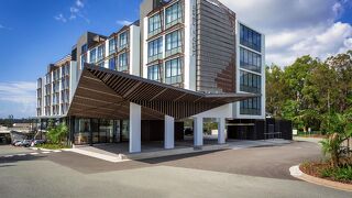 マントラ サウスポート シャークス