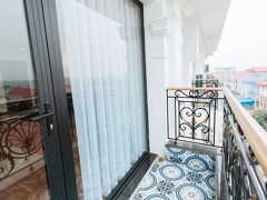 パラゴン ノイ バイ ホテル アンド プール 写真