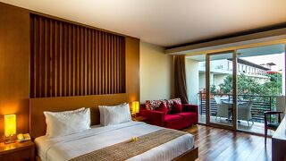 スミニャック スクエア ホテル アンド ヴィラズ