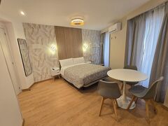 ホスタル コマーシャル 写真