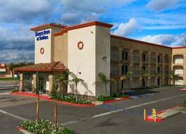 Harbor Inn & Suites