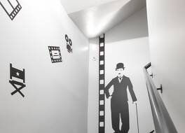 キリヤード レンヌ センター ガール 写真