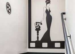 キリヤード レンヌ センター ガール 写真