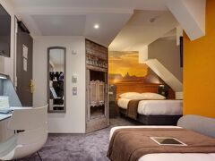 キリヤード レンヌ センター ガール 写真