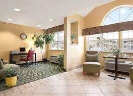 デイズ イン & スイーツ バイ ウィンダム ラファイエット インディアナ 写真