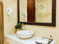 パラゴン ノイ バイ ホテル アンド プール 写真