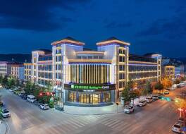 ホリデイ イン エクスプレス シャングリラ バイ IHG 写真