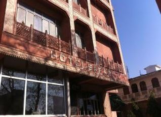 ホテル サファリの宿泊予約 料金比較 フォートラベル Hotel Safari アグラ