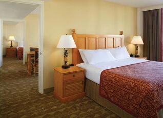 エンバシー スイーツ バイ ヒルトン ワイキキ ビーチウォークのクチコミ 評判 フォートラベル Embassy Suites Waikiki Beachwalk ホノルル