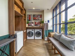 アシュリー トゥグ タニ メンテング 写真