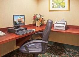 ホリデイ イン エクスプレス & スイーツ レノア シティ by IHG 写真