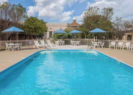 ラマダ ホテル & カンファレンス センター バイ ウィンダム ハモンド 写真