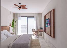 インサイド バイ メリア エロウンダ 写真