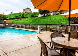 クラリオン イン ニア ルックアウト マウンテン 写真