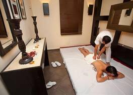 Hello Yasmine 写真