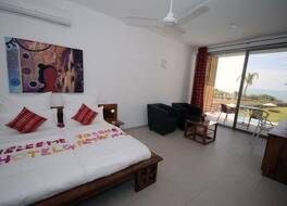 Leo's Beach Hotel