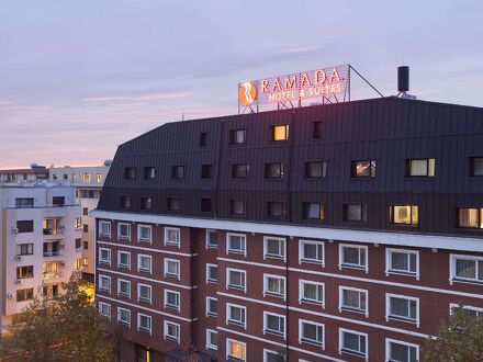 Ramada Hotel & Suites by Wyndham Bucharest North 写真