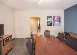 ラ キンタ イン&スイーツ バイ ウィンダム シカゴ ダウンタウン 写真