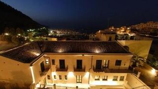 チェッリ ホテル