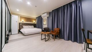 Changwon Myeongseodong Namuneulbo Hotel