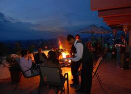 Adot Tina Hotel 写真