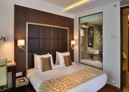 マジェスティック コート サロヴァール ポルティコ ナビ ムンバイ 写真