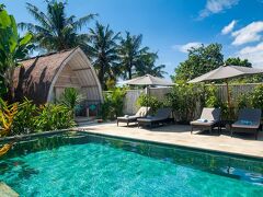 ギリ エア エスケープ - アダルツ オンリー 写真