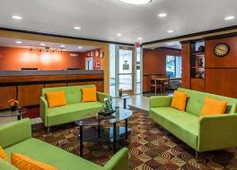 スタジオズ & スイーツ  4 レス シャーロット